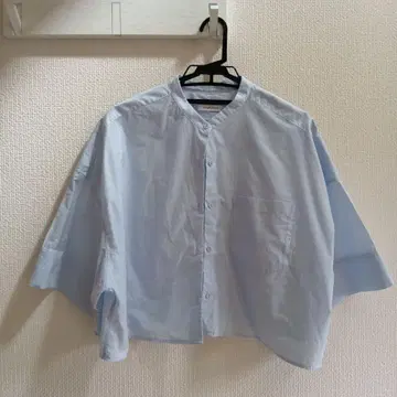 B.C STOCK 스카이블루 반팔 셔츠 버튼