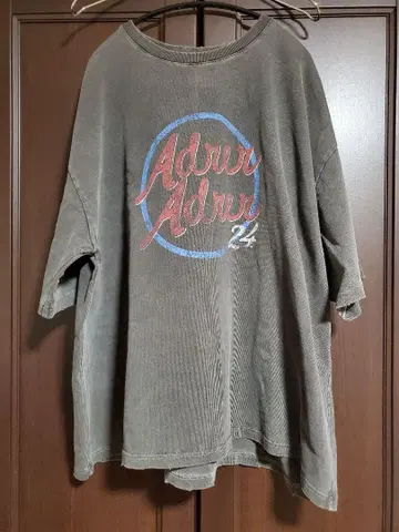 ADRER 피그먼트 그래픽 티셔츠