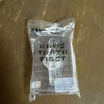 KAWS TOKYO FIRST 키링 CLEAR