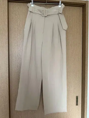 베이지 와이드 팬츠 허리 벨트 포함