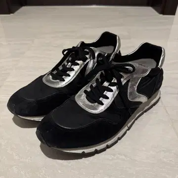 블랙/실버 스포츠 슈즈