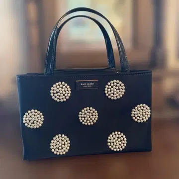 kate spade 펄 장식 핸드백 블랙