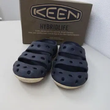 KEEN HYBRIDLIFE 블랙 샌들