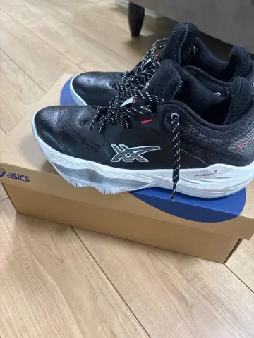 ASICS NOVA SURGE LOW 블랙/화이트 25.5cm