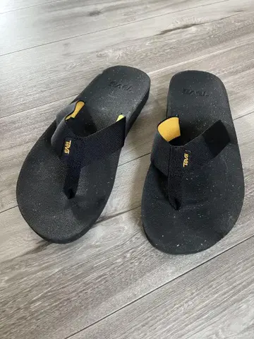 Teva 블랙 비치 샌들