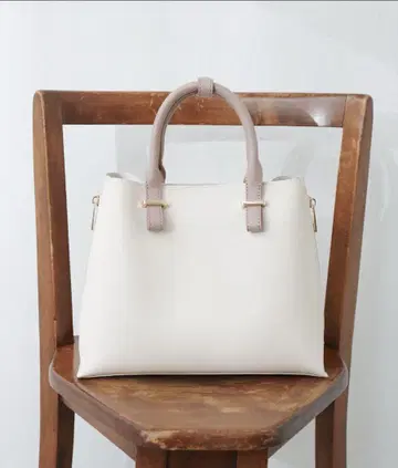 새상품 natural couture 숄더가 있는 예쁜 바이컬러 가방