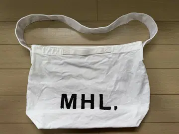 MHL. 숄더백 화이트