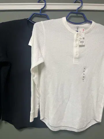 유니클로 헨리넥 롱 T 2장 세트