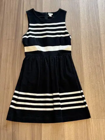 J. Crew 블랙 앤 화이트 소매 없는 드레스