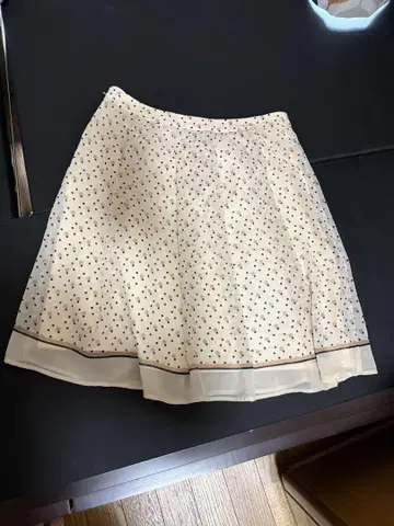 도트 무늬 플레어 스커트 화이트 베이지