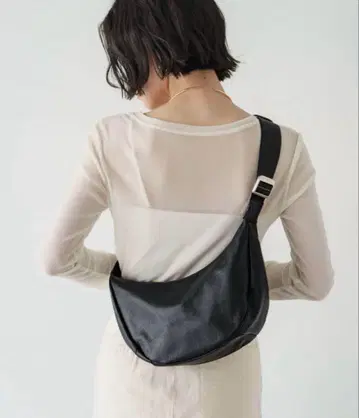 러셋 라운드 숄더백 소프트 가죽 블랙 검정