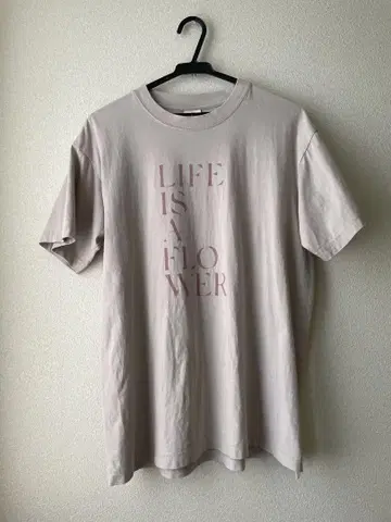 하야사카 카스코 씨 LIFE IS A FLOWER 티셔츠