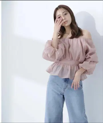NATURAL BEAUTY BASIC 시어 개더 페플럼 블라우스