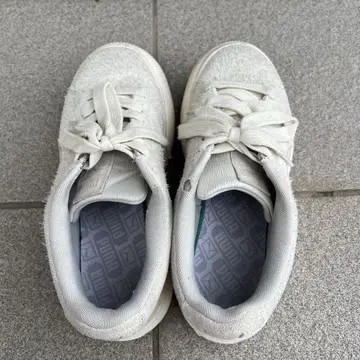 푸마 화이트 스니커즈 여성용 24.5cm
