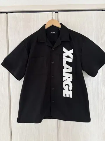 XLARGE 블랙 반팔 셔츠