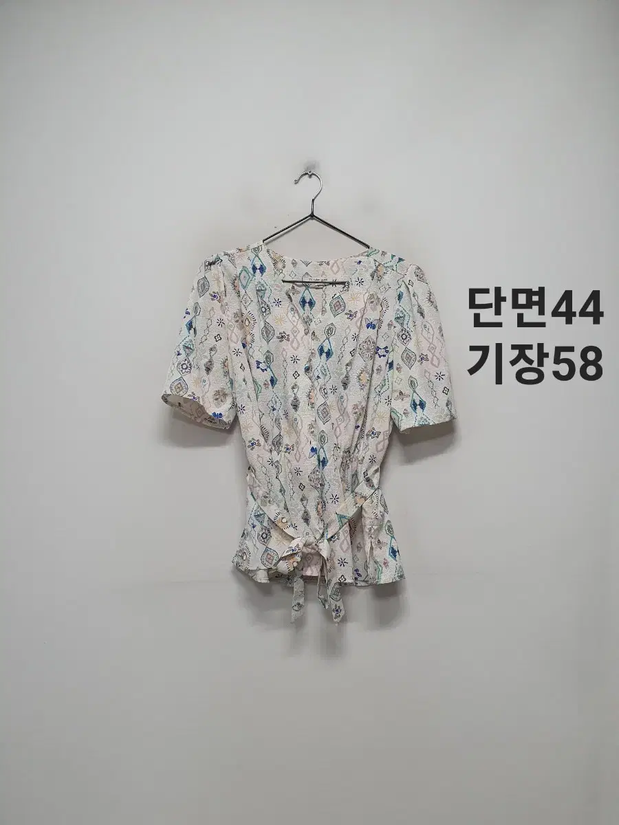 써스데이아일랜드 블라우스