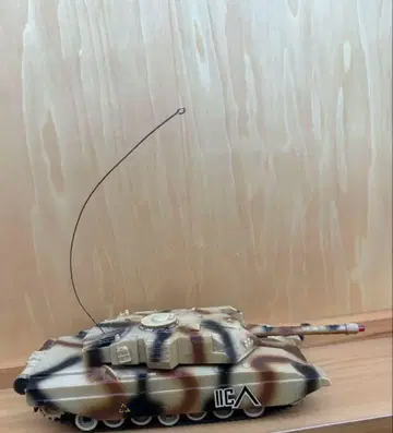 카모플라쥬 탱크 피규어