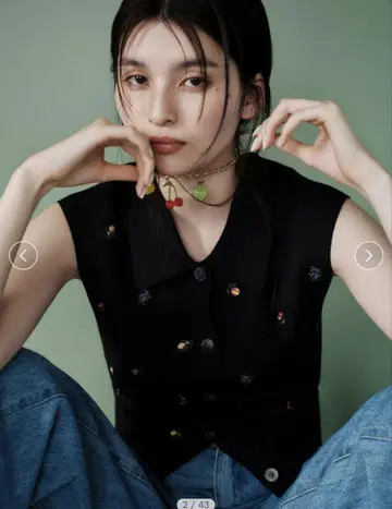 후르츠 자수 폴로 칼라 슬리브리스 니트 베스트 접촉 냉감