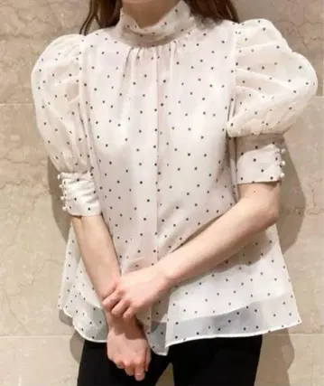 스나이델 하프 슬리브 오간자 블라우스 도트