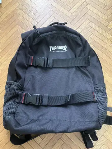 Thrasher 블랙 백팩