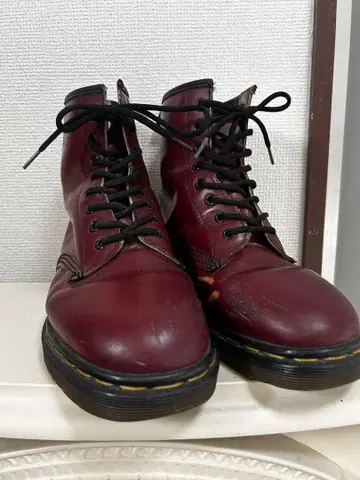 Dr.Martens 8홀 부츠 체리 레드 잉글랜드제