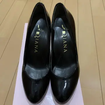 새상품급! DIANA 블랙 가죽 하이힐
