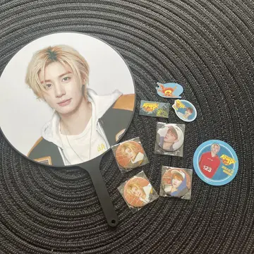 보넥도 부채와 배지 세트