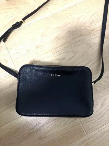 훌라 블랙 숄더백