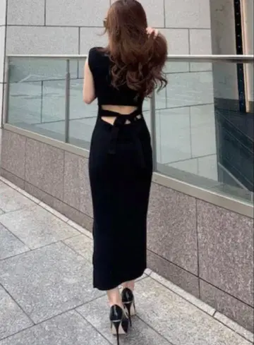 RESEXXY 백 오픈 니트 원피스 블랙