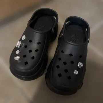 통굽 샌들 비쥬 장식