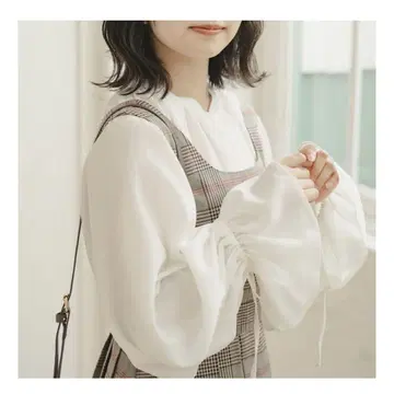 amr. (암레) 캔디 플레어 블라우스 화이트