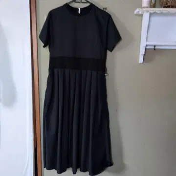 미사용 새상품 레리안 CARA OCRUZ 블랙 원피스 정가 39000