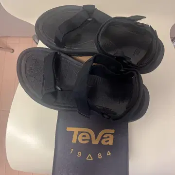 teva 샌들
