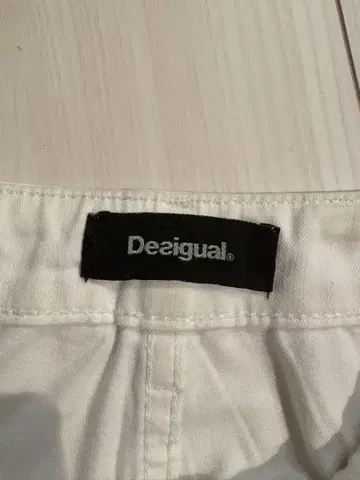 Desigual 자수 화이트 치노 팬츠