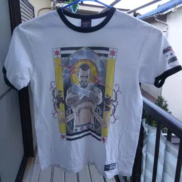 착용감 있는 CM Punk 그래픽 티셔츠