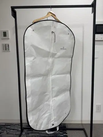 새상품 정품 MONCLER 의류 케이스