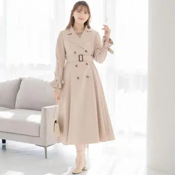베이지 트렌치코트 허리 벨트 포함