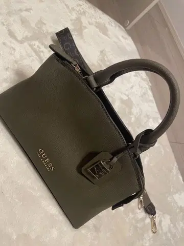 GUESS 올리브 그린 핸드백