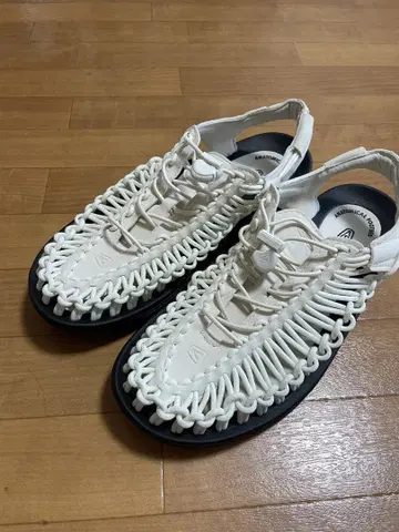 KEEN 유니크 뜨개질 디자인 샌들 화이트 26.5cm