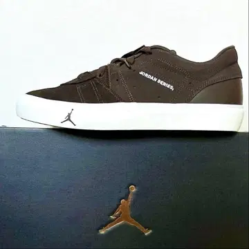 새상품 Jordan Series 브라운 스니커즈