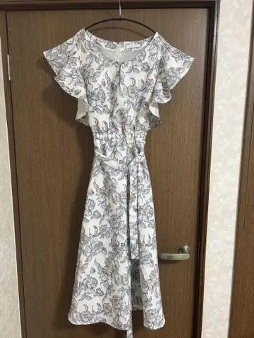 MIIA 프릴 소매 꽃무늬 롱 원피스