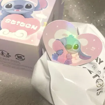 52TOYS 스티치 피규어 Sweet Pink Hug