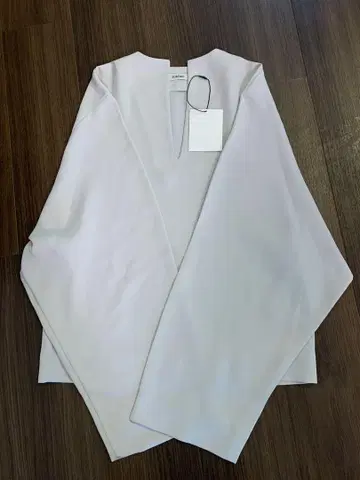 toteme 토템 프론트 슬릿 블라우스