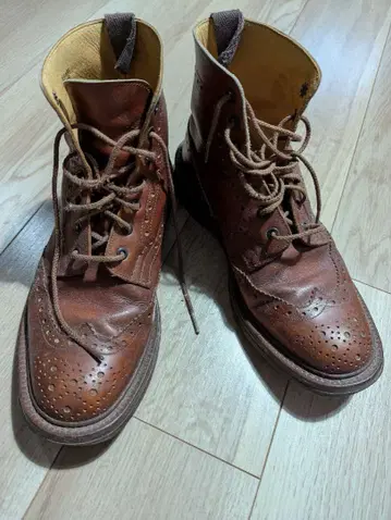 Trickers 부츠