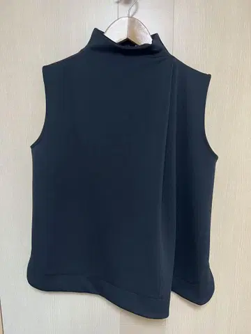 블랙 슬리브리스 탑