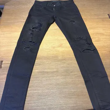 데미지 가공 슬림 핏 블랙 데님 사이즈 30