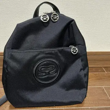 블랙 로고가 있는 백팩
