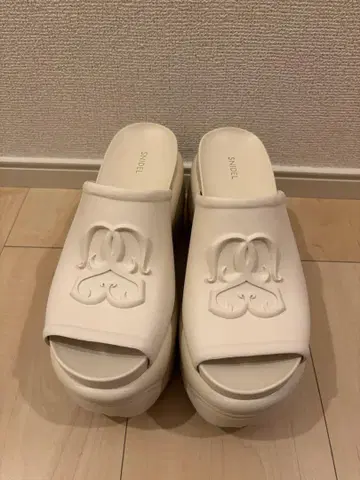 snidel 힐 범퍼 샌들 IVR