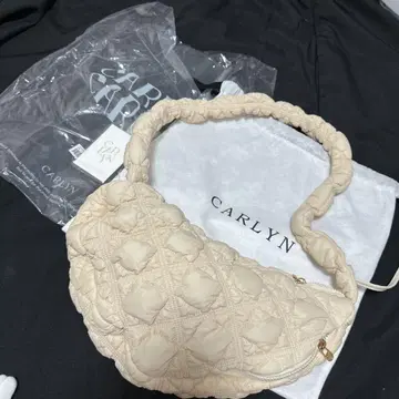 CARLY'N 아이보리 숄더백