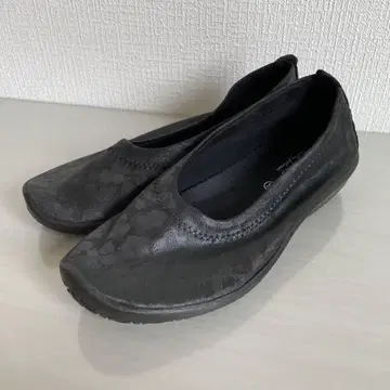 ARCOPEDICO 플랫슈즈 블랙 피규어 경량 포르투갈제